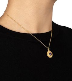 Collier 45 cm avec améthyste

Détails
Jaipur, la ville rose, est aussi connue pour son magnifique artisanat de bijoux et de pierres précieuses. Les grands joailliers du monde entier s'inspirent des créations ancestrales des bijoux des Maharajas.

Ce collier boho chic indien et orné d'améthyste, joue la tendance du bohème-chic et de la simplicité. Son style raffiné donne à cet accessoire une touche de glamour en plus. Facile à porter, ce collier plaqué or indien accessoirisera vos tenues les plus Purple Gold-plated Necklace As A Gift, Purple Gold-plated Necklace For Gift, Purple Gold Plated Necklace For Gift, Gift Purple Gold Plated Necklace, Yellow Gold Amethyst Round Pendant Necklace, Elegant Amethyst Necklace With Delicate Chain, Gold Amethyst Necklace With Adjustable Chain, Purple Birthstone Oval Pendant Necklace, Plate Necklace