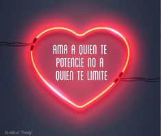 a neon sign that says, ama a quen te potenche no a quena te limite