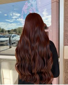 Brown Ginger Hair Color, Brown Ginger Hair, Ginger Hair Color Ideas, Wavy Aesthetic, Dark Ginger Hair, Cinnamon Hair, Chestnut Hair Color, Brown Hair Inspo, Ombre Hair Blonde