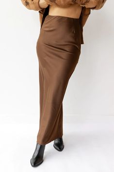 french satin fishtail skirt – mode Chic Satin Maxi Skirt For Work, Chic Satin Bias Cut Maxi Skirt, Satin Lined Maxi Skirt For Work, Satin Lined Workwear Maxi Skirt, Satin Maxi Skirt For Workwear, Solid Satin Lined Skirt, Solid Satin Lined Skirt Bottoms, Solid Color Satin Lined Skirt, Fitted Satin Finish Maxi Skirt