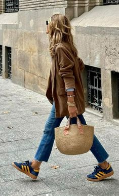 mdfhima- Maribel Dominguez Mode Casual, February 10, Straw Tote, Casual Work Outfits, 가을 패션, Everyday Outfits, Autumn Winter Fashion, Chic Outfits, Casual Chic