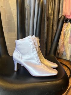 White satin boots Tagged Size: 10  Price: $35  SHIP TO CANADA & USA ONLY  ALL SALES FINAL  IG: @ judyjeanvintage  27 William St. Paris ON.  #vintage #satin #lace #bridal #boots Elegant Fitted Wedding Boots, Vintage Lace-up Party Boots, Fitted Low Heel Wedding Boots, Low Heel Fitted Wedding Boots, Elegant High-top Evening Boots, Fitted Lace-up Wedding Boots, Elegant Lace-up Wedding Boots, Elegant Lace-up Boots, Fitted Cream Boots For Wedding