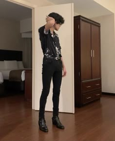 Rockstar Fashion Men, Rockstar Style Men, Rock Outfit Men, Rocker Style Men, Alternative Fashion Men, Chelsea Boot Outfit, Daniel Molloy, Gig Outfits