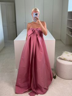 Dress Estelle — BERNADETTE Blush Outfit, Estelle Dress, Pink Maternity Dress, Robes Glamour, Funky Dresses, Look Formal, Dressed To The Nines, Darling Dress, Formal Style