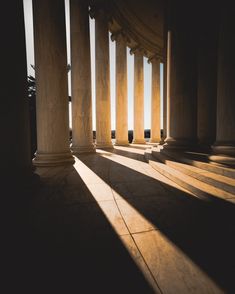 the sun is shining through some pillars