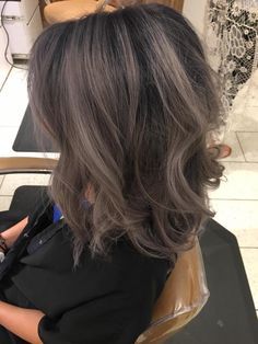 She is naturally a level 8. I prelightened her to a level 9. Toned with 9v redken shades. Used a tube of 8ss with 10g of the dark shadows, 6vol 1:1 for opacity as a shadow root. Mixed 10ss and 8ss equal parts with the 6vol in 1:1 for the kids and ends. Total process time of max 25 mins.