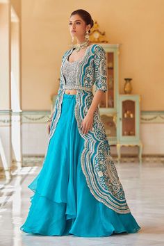 Printed Lehnga Outfit, Lengha With Jacket, Indian Wedding Outfits Sisters, Jacket With Skirt, Cape Lehenga, Jacket Lehenga, Wedding Couture, Gaun Fashion, Organza Skirt