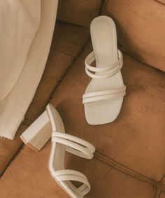 Cute Small Heels, Minimalist Heels, Slide On Heels, Classy Bohemian, Types Of Sandals, Small Heels, Classy Heels, Trendy Heels, Slip On Heels