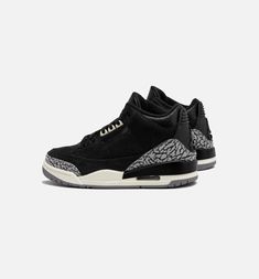 Set the gold standard with the Air Jordan 3. An all-time favorite, this fresh colorway adds to the legacy. Of course, a hangtag certifies your place on the team—and the elephant print detailing delivers a classic finish. Jordan 3 Black, Shoes Wishlist, Jordan 3s, Acid Bath, Jordan Retro 3, Black Jordans, Jordan 3 Retro, Shoe Wishlist, Air Jordan 3 Retro