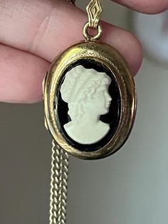 Embrace the timeless beauty of vintage fashion with this exquisite Cameo Locket Necklace, a piece of costume jewelry that captures the elegance and charm of a bygone era. This stunning necklace features a classic cameo pendant, showcasing the traditional profile of a delicate figure in relief, set against a contrasting background that highlights its intricate details. Cameos have been treasured for centuries as symbols of refinement and sophistication. They often depict portraits, mythological s Vintage Cameo Jewelry, Nature Motifs, Locket Pendant Necklace, Vintage Cameo, Cameo Jewelry, Retro Jewelry, Cameo Necklace, Cameo Pendant, Stunning Necklace