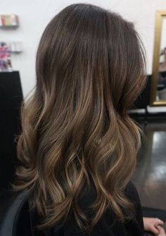 Brown Hair Inspiration, Highlights For Dark Brown Hair, Brown Hair Looks, Hair Color Caramel, Gorgeous Hair Color, Blending Gray Hair