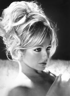 Brigitte Ellen Barkin, Messy Updo, Messy Bun Hairstyles, Soft Natural, Big Hair, Hair Dos, Gorgeous Hair, Hair Updos, Hair Day