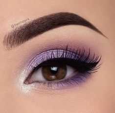 Eye Makeup Lavender, Purple Quinceanera Makeup, Lavender Eye Makeup, Makeup Morado, Xv Hair, Makeup Concert, Bday Makeup, Purple Smokey Eye Makeup