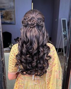 Co Bride Hairstyle Indian, Hairstyles For Bridal Lehenga, Braidsmaid Hairdo, Maxi Hairstyles, Open Hairstyles Indian Wedding Lehenga, Free Hair Hairstyles For Lehenga, Hair Styles For Lehenga Indian Weddings, Hairstyles For Lehenga Indian Weddings, Hairstyle For Wedding Indian