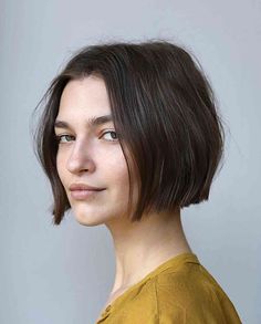 The Chin-Length Blunt Bob Is Trending and Here Are 42 Chic Ideas Texturized Bob Short, Bob Hair For Fine Hair, Chin Length Bob Straight Hair, Short Bobs Fine Hair, Jaw Length Haircut, Short Bob Haircuts Straight Hair, Short Fine Hair Styles, Micro Bob Hairstyles, Cheek Length Bob