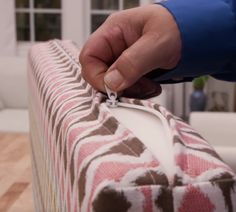 Make a zipper box cushion with your new machine Box Cushion Covers Diy, Make A Cushion Cover, How To Sew A Cushion Cover With A Zipper, Cushion Slipcovers Diy, Sewing A Cushion Cover, Patchwork Seat Cover, How To Sew A Cushion Cover, Chic Sewing Patterns, Diy Camper Crafts