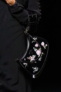 Prada Runway, Galliano Dior, Prada Purses, Runway Shoes, Fall Bags, Handbag Pattern, Floral Bags, Milano Fashion Week