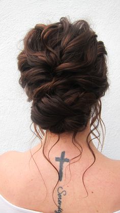 Bridal Hair Low Bun, Boho Wedding Hair Updo, Low Bun Bridal, Bridesmaid Hair Brunette, Hair Low Bun, Effortless Updo, Quinceñera Ideas, Brunette Updo, Tousled Updo