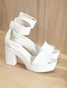 White Platforms, Afrikaanse Mode, Prom Heels, Heels Classy, Fancy Shoes, Cute Heels