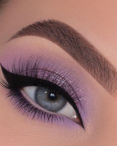 Purple Makeup Looks Full Face, Colourpop Aurora Struck Looks, Nice Makeup Looks, Makeup Looks Pictures, Lavender Makeup, Teknik Makeup, Speech Outline, Permanente Make-up, Makeup Cantik