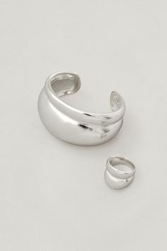 This statement jewellery design blends contemporary aesthetics with traditional craft. The Curve bangle by Georg Jensen is crafted in recycled sterling silver, wrapping round the wrist for a sculptural look. georgjensen.com. College Football Game Outfit, Football Game Outfit, Midsize Fashion, Organic Jewelry, Perfect Sense, Beautiful Gift Wrapping, Silver Bangle, Everyday Outfit