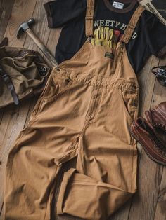 Overalls are synonymous with workwear.These ones are cut from cotton in a classic brown hue, then detailed with all those workshop-ready features like an array of pockets, a hammer loop and adjustable straps at the front. Dungarees