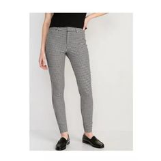 From The Original Owner... Ordered And Never Tried On Or Wore! This Is A Classic Style From Old Navy. They've Offered It In A Variety Of Colors And Patterns Throughout The Years. This Is Black/White "Houndstooth" Check. Adorable! From The Old Navy Site - Product Details The Stretchy Profesh Pant You Love, In Our Slimmest Fit. Contoured Waistband Hook-And-Bar Closure Zip Fly Hip Pockets Faux-Welt Back Pockets Style V/302842 Materials & Care Soft-Brushed Twill Cotton/Rayon/Spandex Machine Wash Acc Stretch Houndstooth Pants For Work, Brown Linen Pants, Black Khaki Pants, Hot Pink Pants, Old Navy Leggings, Navy Dress Pants, Houndstooth Pants, Black Overalls, Cropped Linen Pants