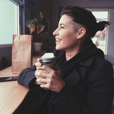 Lesbian Hairstyles Long Hair, Undercut Hairstyles Women, Undercut Long Hair, Pvris, Short Hair Undercut, Shot Hair Styles, Happy Hair, Undercut Hairstyles, Short Haircut