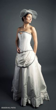 if i were bolder (and richer), i might consider this wedding dress. as it stands, i would just like to play dress up in it. Steampunk Wedding Gown, Steampunk Wedding Themes, Steampunk Wedding Dress, Punk Wedding, Mode Steampunk, Steampunk Couture, Steampunk Wedding, Victorian Wedding, Steampunk Costume