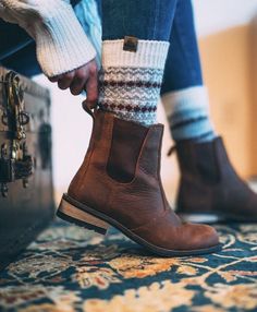 Kodiak Boots, Boots And Socks, Converse Outfits, Style Converse, Dr Shoes, Estilo Hippie, Chelsea Boots Women, Moda Boho, Combat Boot