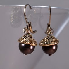 Acorn Earrings with brown Swarovski pearls and gold oak leaves. All orders come in a gift box. Brown Pearl Drop Earrings As Gift, Brown Pearl Drop Earrings For Gift, Acorn Earrings, Autumn Earrings, Woodland Earrings, Autumn Jewelry, Earrings Nature, Brown Earrings, Nature Earrings