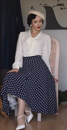 Retro Outfits 50s, Polkadot Outfit, Retro Aesthetic Outfit, Retro Outfits 80s Style, 50s Style Outfits, Trying For A Baby, 40s Outfits, 1950s Fashion Dresses