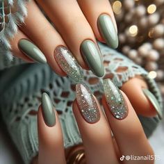 Sage Green And Dusty Blue Nails, Sage Green Ombre Nails, Green Gel X Nails, Sage Nails Design, Acrylic Nail Glitter, Sage Green Nail Ideas, Nail Ideas Green, Green Nail Art Designs, Green Glitter Nails