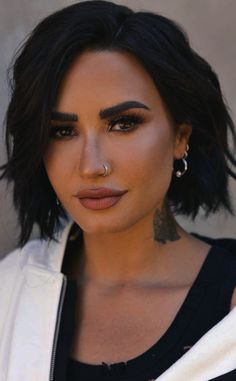 Demi Lavoto Short Hair, Demi Lovato Bob Haircut, Demi Lovato Hair Short, Demi Lovato Bob, Demi Lovato Short Hair, Demi Lavoto, Long Hair Shaved Sides, Demi Lovato Hair, Curly Mohawk Hairstyles