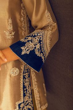 Velvet Applique, Dori Work, Embroidery Fashion Detail, Pakistani Fancy Dresses, Modern Muse, Hand Work Embroidery, Pakistani Bridal Dresses