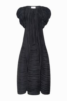 Stand out in our Midi Pleated X-line Dress, where unique asymmetrical design meets the meticulousness of fine art. This essential piece is a celebration of detail and form, making it a must-have for the discerning eye that values artistic distinction.This item is Made-to-Order. Please allow us from 2 to 5 working days to make your bespoke design. XS S M L XL Chest/sm 84 88 92 96 100 Waist/sm 64 68 72 76 80 Hip/sm 92 96 100 104 108 Layered Sleeves, Coat Shoes, Heel Accessories, Sports Luxe, Pleated Midi Dress, Asymmetrical Design, Bespoke Design, Personalize Bag, Black Midi Dress