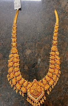 Pretty Gold Necklaces, Antique Necklaces Design, Gold Necklace Indian, Gold Necklace Indian Bridal Jewelry, Antique Bridal Jewelry, Chandbali Earrings, Bridal Gold Jewellery Designs, Antique Necklace, Bridal Gold Jewellery