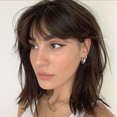 14 Best Lobs for Thin Hair Brown Hair Inspo, Short Brown Hair, Haircuts For Fine Hair, Short Hair With Bangs, Curtain Bangs, Grunge Hair, Womens Haircuts, Hairstyles With Bangs, Fine Hair