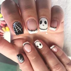 Disney Nail Designs Halloween, Christmas Nail Designs Easy, Christmas Nails Diy, Holiday Nail Designs, Cute Simple Nails, Christmas Nails Easy, Nails Only, 50 Christmas, Disney Nails