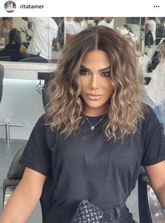 Trend Color Hair 2023, Latin Hair Color Ideas, Trendy Hair 2023, Vang Hair, 2023 Haircolor, Pixie Haircut Fine, Haircut Fine Hair, Short Layered Bob, Pixie Haircut Fine Hair