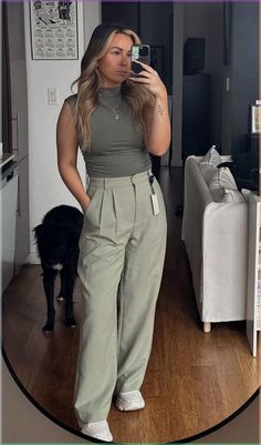 Business Casual Tank Top Outfit, Linen Pants Outfit Business Casual, Smart Casual Tops Women, Sports Professional Outfits, Work Summit Outfits, Chic Casual Friday Work Outfit, Trending Office Outfits, Womens Summer Office Outfits, Work Clothes Teacher