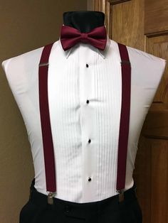 Burgundy Bow Tie And Suspenders, Burgundy Quince Chambelanes, Chambelanes Outfits, White Tuxedo Wedding, Navy And Burgundy Wedding, Bow Ties, Suspenders Wedding, Ties Mens Fashion