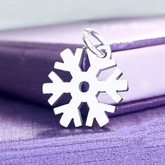 Add a touch of winter magic to your keyring with our Snowflake Charm! This beautiful charm features intricate details that resemble a real snowflake, making it the perfect accessory for winter or Christmas-themed keyrings. The charm is also an ideal gift for someone who loves snowflakes or winter sports. It's a fun and unique way to add a personal touch to your favourite accessories!Our Snowflake Charm is available in Silver, Gold or Rose Gold and is handcrafted with high-quality materials that are hypoallergenic and non-tarnishing. We pride ourselves on being a trusted and highly-rated brand, with over 23,000 five-star reviews since we established in 2012. Our materials are solid and thick, unlike our competitors, so you can be assured of the quality.Great as a gift for your mother, daugh Snowflake Making, Tarnished Silver Jewelry, Snowflakes Real, Frozen Characters, Frozen Inspired, Tarnished Silver, Winter Magic, Luxury Packaging, Special Jewelry