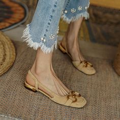 Shoes And Sandals, Office Shoes Women, Women Casual Shoes, Elegant Office, Slingback Flats, Pu Heels, Mode Design, Leather Flat Shoes, Beige Shoes