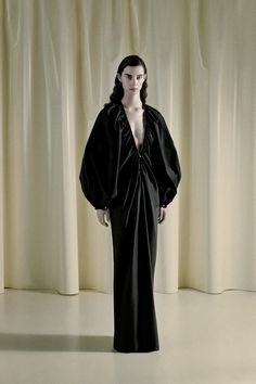 Deep V Gown, Maison Rabih Kayrouz, Rabih Kayrouz, Elegant Outfit Classy, Spring Summer 2022, 2022 Fashion, Live Fashion, Long Black Dress, Fashion Weeks