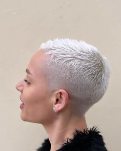 100+ Very Short Haircuts for 2024 - Really Cute Short Hair for Women - Rose idea Edgy Pixie Cuts For Fine Hair, Short Hair For Women, Very Short Pixie, Short Bleached Hair, Cute Short Hair, Razored Haircuts, Short White Hair, Chemo Hair