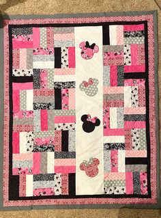 a quilt made to look like mickey mouse