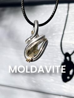 ♥️Made just for YOU! 😃   Beautiful Moldavite wire crystal necklace! About Item If you're looking for shift in youre life and your not afride to lose anything or one that is a negative energy in your life, this is the necklace for you! This will may be messy maybe even chaotic at times while you experience these crystals but it's all in your best interest and higher self! Even though these are positive changes they may not feel like it in the moment... when one door closes it gives the opportunity for another one to open!! Please only buy if you are extremely sure you are ready!! About Moldavite Moldavite is a Stone of Connectivity, Moldavite carries an intense frequency, a fusion of earthly and extraterrestrial energies that are quickly felt, often dramatically in those who resonate with Wire Crystal Necklace, Moldavite Crystal, Wire Crystal, Fan Necklace, When One Door Closes, Moldavite Jewelry, Jewelry Real, High Vibrational, Positive Changes