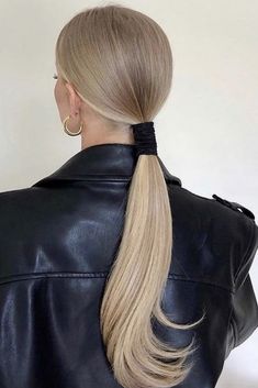 low ponytails, low tails, ponytails hair extensions Hairstyles Trending, Cabello Afro Natural, Hairstyle Examples, Kadeřnické Trendy, Classy Hairstyles, French Braid Hairstyles, Vlasové Trendy, Pelo Afro, Hairdos For Curly Hair