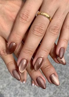 Fall Gel Nails Chrome, Mocha Cat Eye Nails, Brown Nail With Chrome, Gel Nail Polish For Dark Skin Tone, Fall Nails Cateye, Brown Nails Art Designs, November Cat Eye Nails, Beige Cateye Nails, Fall Brown Cat Eye Nails